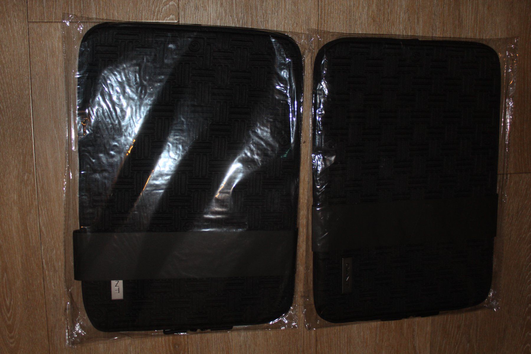 Notebook: 1x   Portable Housse GANT laptop 13 – Nuovo e nell'imballaggio originale da Travers venduto da ColibriRoseOrange 1