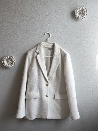 H&M Bouclé Blazer Weiss Grösse S mit goldfarbenen Knöpfen
