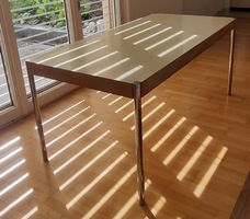 Esstisch Holz Metall Beine weiss gebraucht guter Zustand