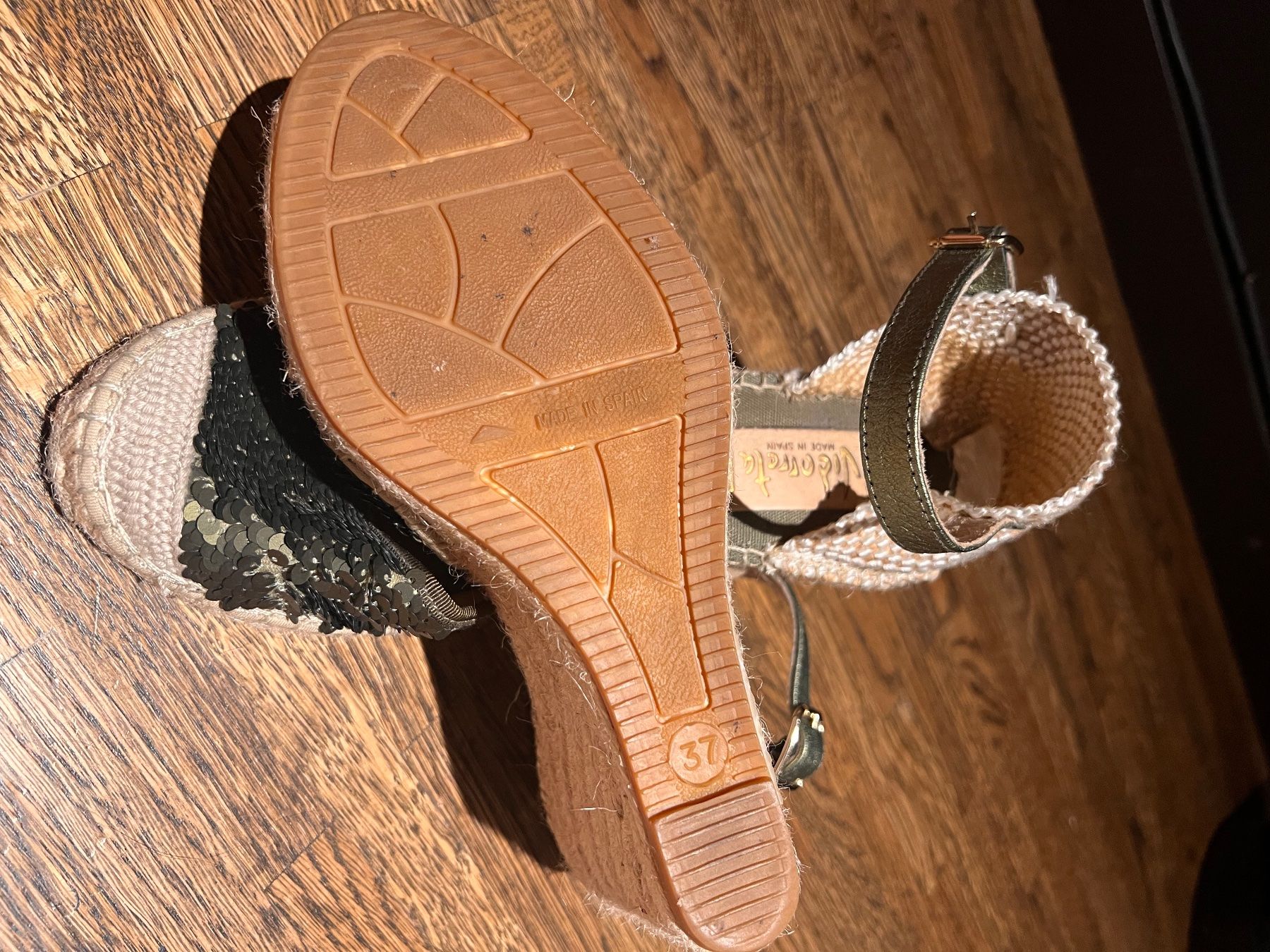 Chaussures femmes: Keilabsatz Sandalen Grösse 37 – D'occasion à Bern par cip_v9xh 2