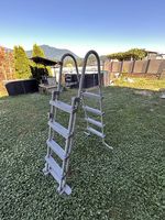 Scaletta per piscina in ottimo stato