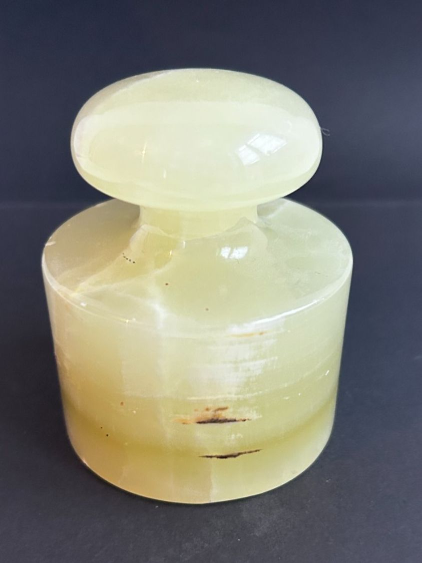 Statuette: Briefbeschwerer aus grünem Onyx – Usato da Zürich venduto da leia12 3