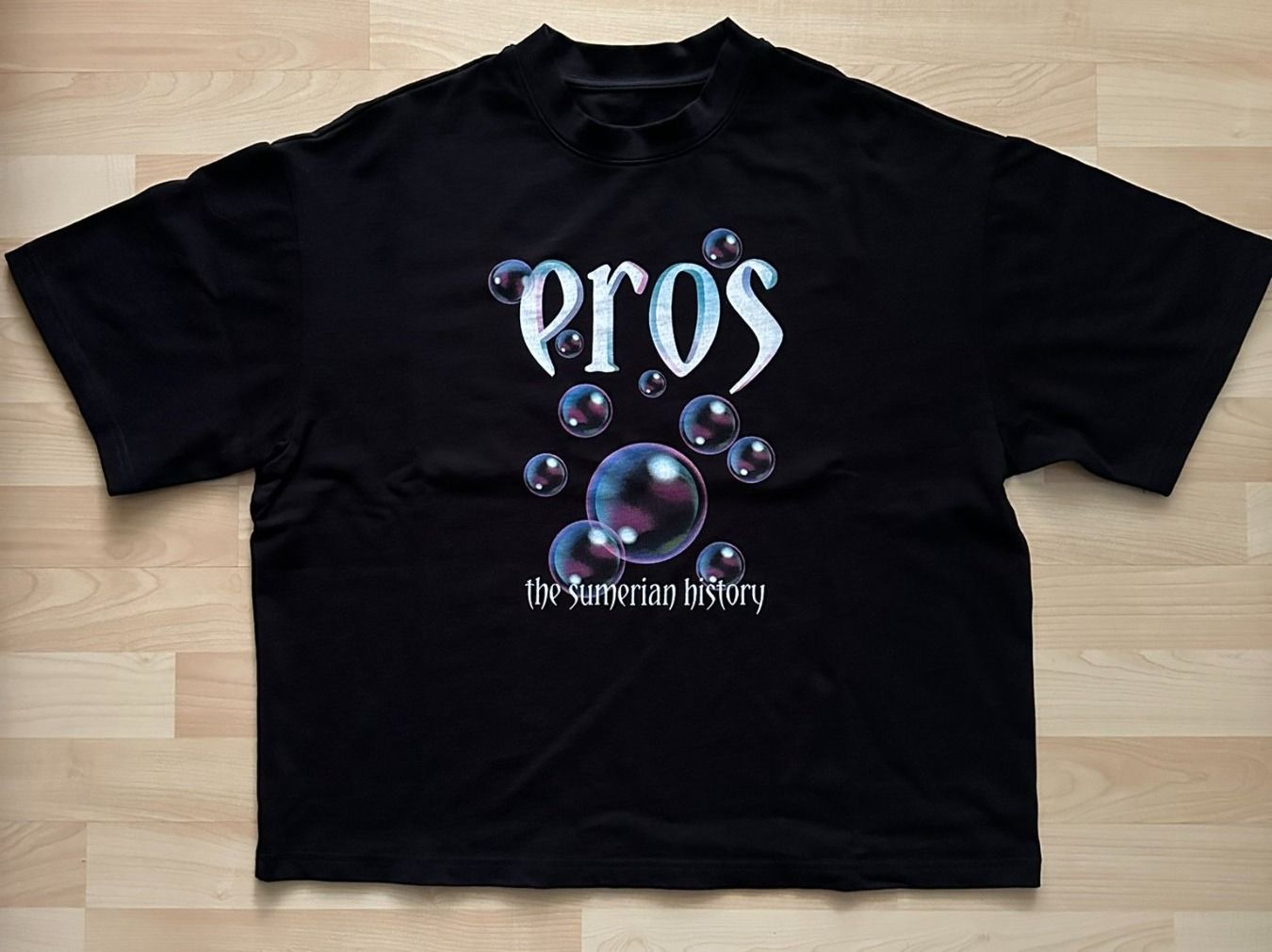 T-shirt: Eros Oversized Bubble Tee – Nuovo e nell'imballaggio originale da Chur venduto da dajan.17