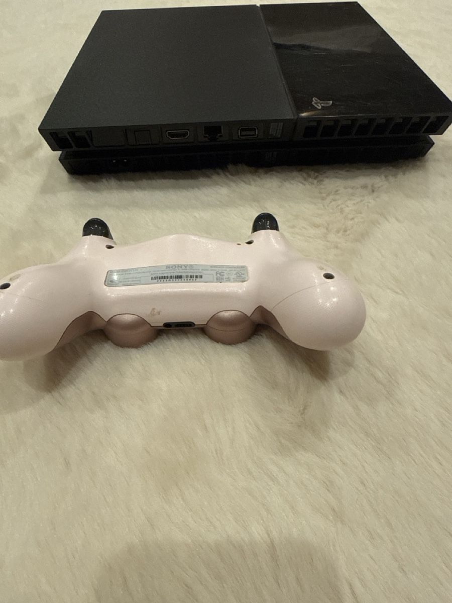 Sony Consoles: PS4 + Controller AB 1.- – Défectueux à Brenles par ar_foot 1