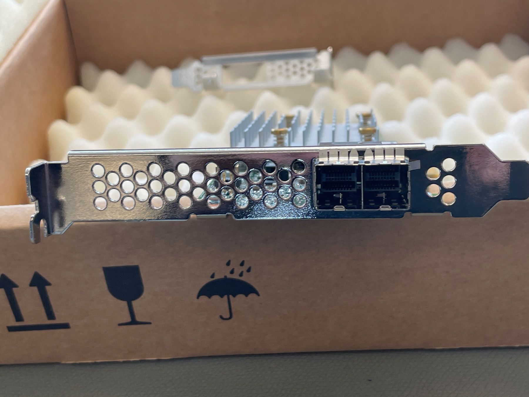 Hewlett Packard Unità & Adattatore: 804398-B21: HPE HPE Smart Array E208e-p SR Gen10 – Nuovo e nell'imballaggio originale da Büron venduto da Restposte01 2