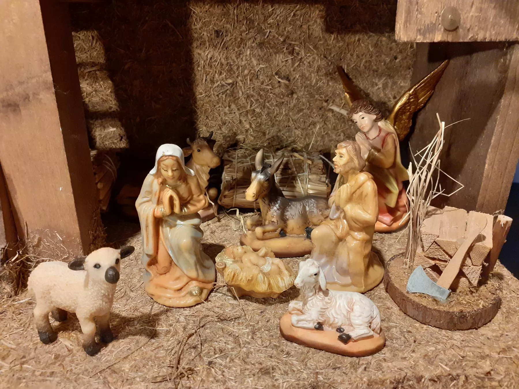 Figuren: Krippenfiguren mit Stall – Gebraucht aus Volketswil von greifensee11511 4