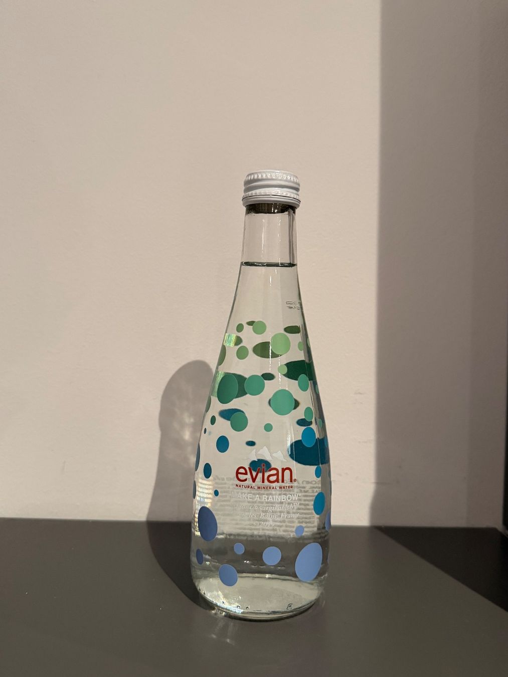 Appareils à gaz et accessoires: Evian x Virgil Abloh – Neuf avec emballage d'origine à Münchenbuchsee par arouse.swiss