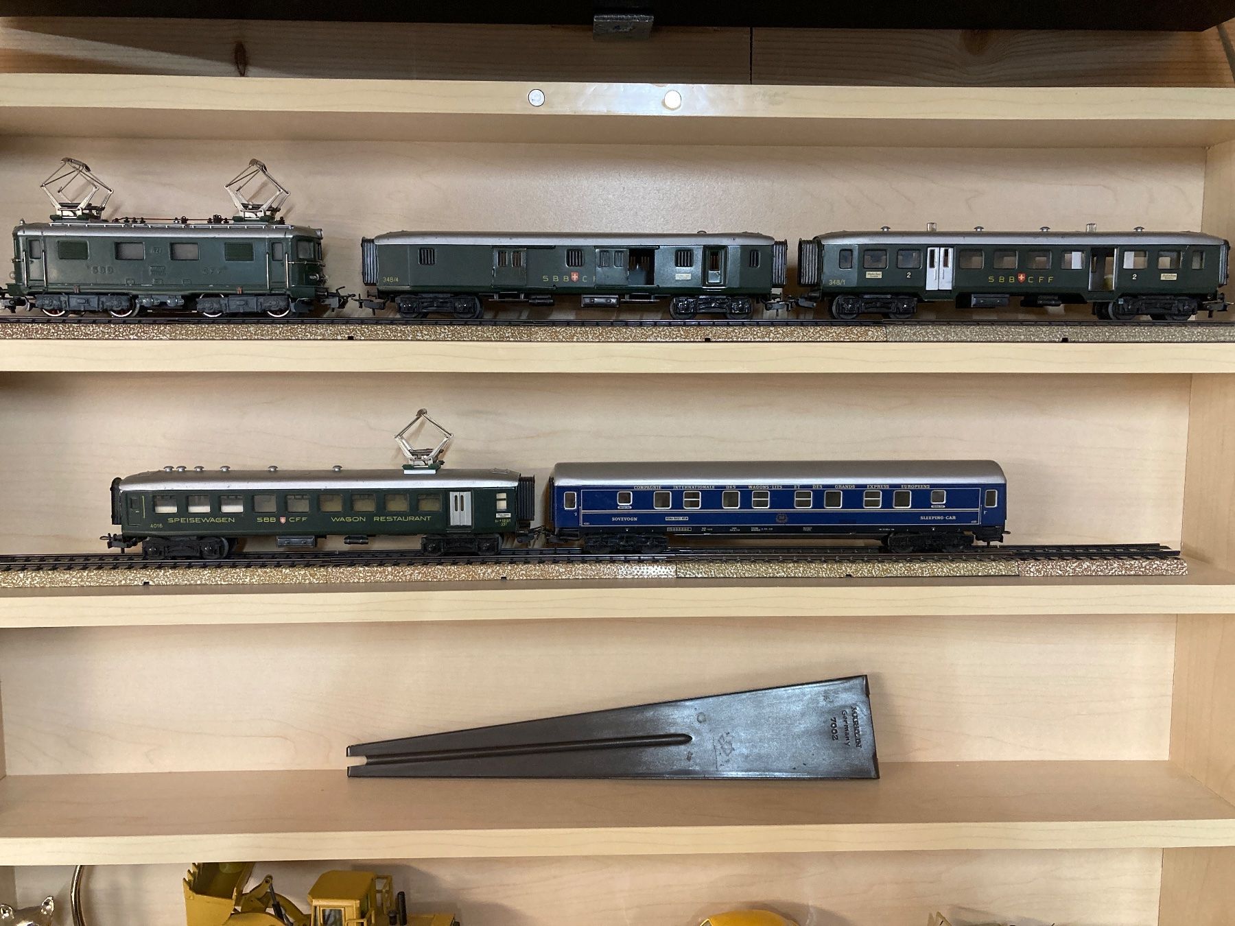 Märklin Modellini di ferrovie: Märklin Retro-Zug mit Re 4/4 RET800 – Usato da Sarnen venduto da Pheggli