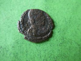 uralte Bronzemünze 18 mm     1.75 g