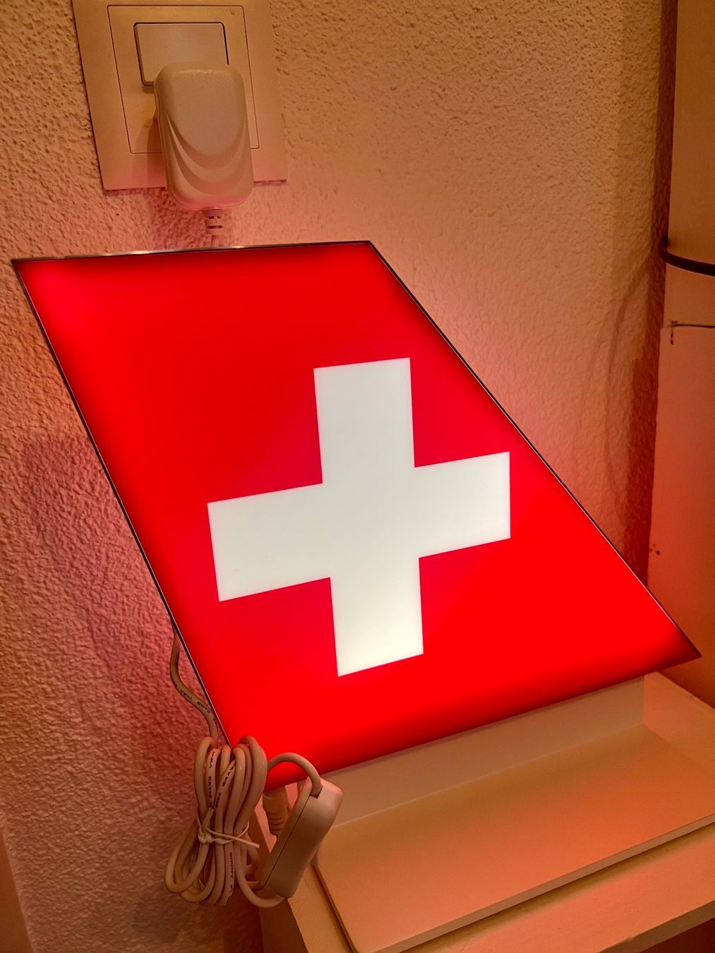 Lampen: SWISS Logo Tischlampe – Neu und originalverpackt aus Ostermundigen von airline-trolley 3