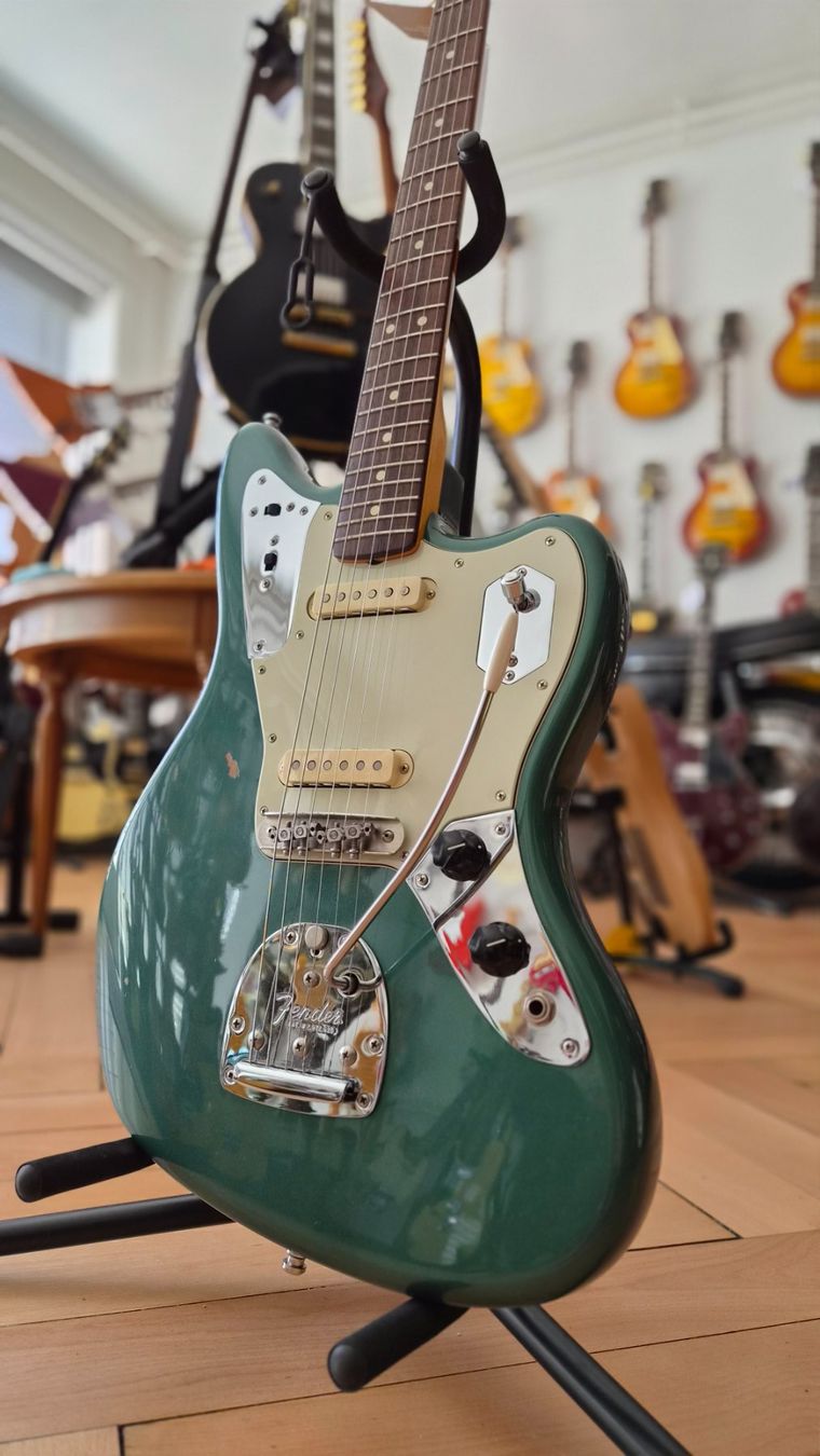 Fender Strumenti musicali: Fender Jaguar Johnny Marr – Usato da pieterlen venduto da AntonelloGuitars