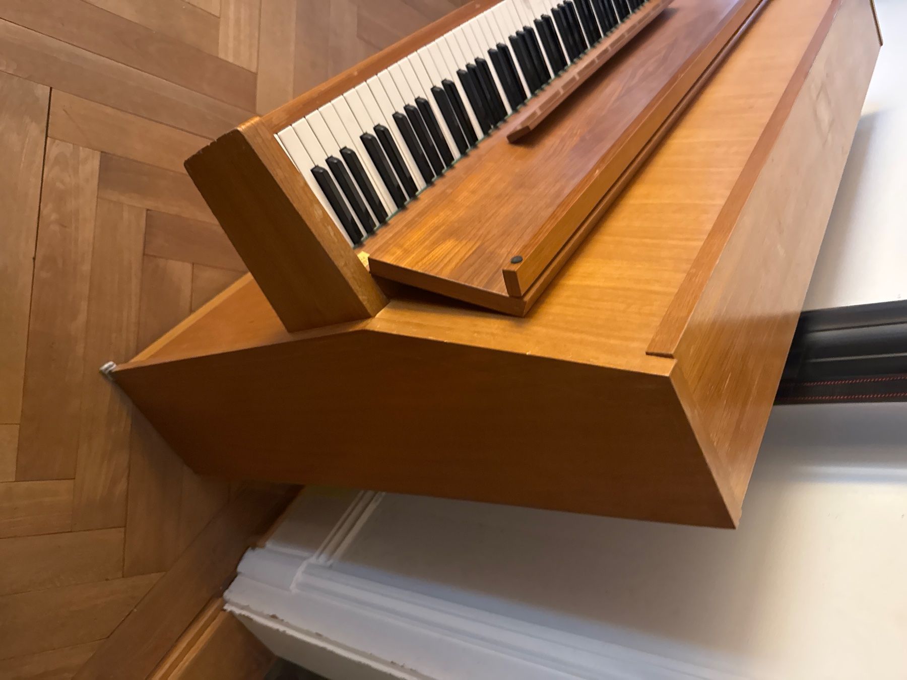 Strumenti musicali: Rippen Klavier – Usato da Bern venduto da Y.h. 3