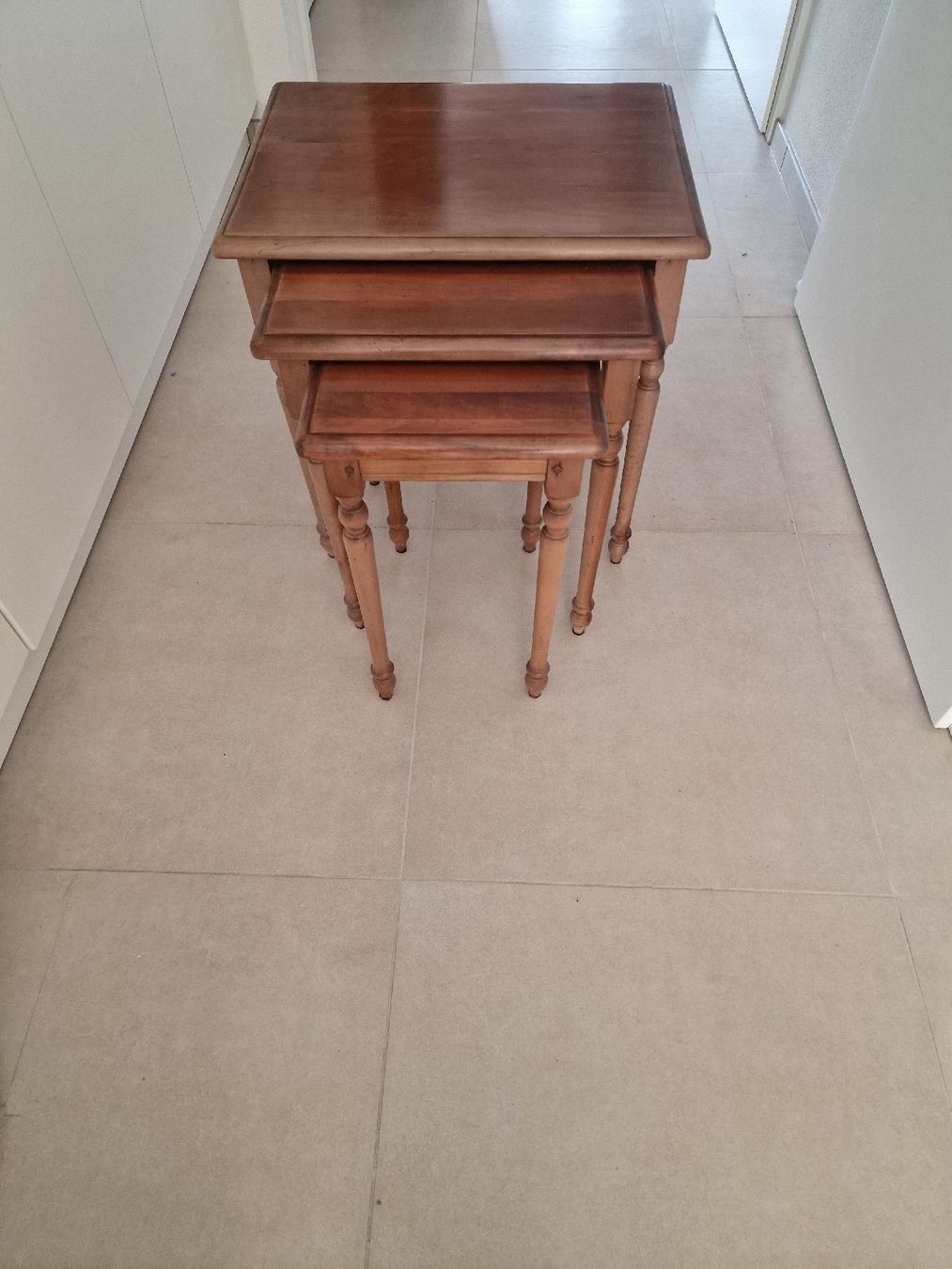 Tische: Tables gigognes, 3 pièces – Gebraucht aus Vouvry von Marr0