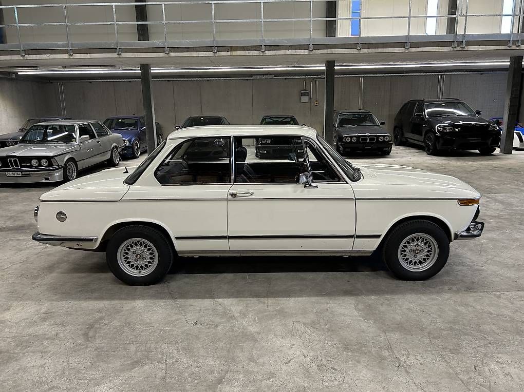 Autos: BMW 2002 E10 Automatik mit runden Heckleuchten – D'occasion à Alpnach Dorf par inf_56t7 1