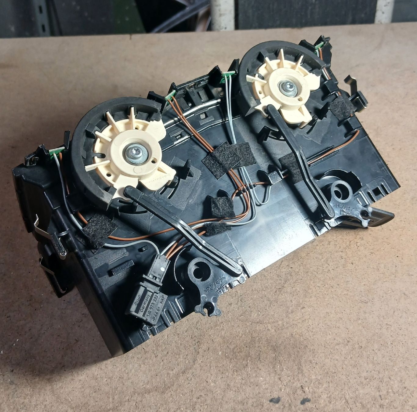 VW Tutti pezzi di ricambio auto: trappe ventilation VW Touareg 2002-2010  – Usato da la heutte venduto da Auto-stock 1