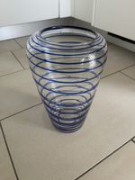 Antike Glasvase mit blauem Spiralmuster 1890-1910 28cm hoch