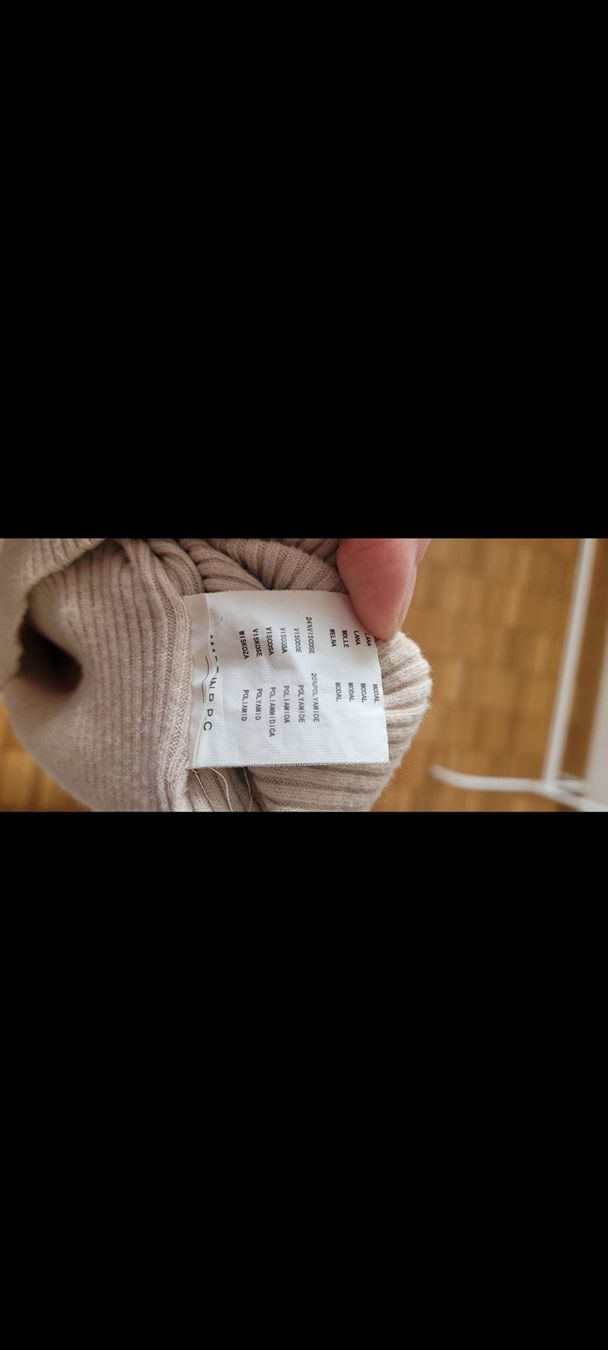 Maglioni & Felpe: Schöner Damenpullover mit Aufschrift, Grösse M – Usato da Emmenbrücke venduto da gatasalvache 2