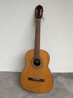 Chitarra classica usata, perfetta per iniziare l'estate. 