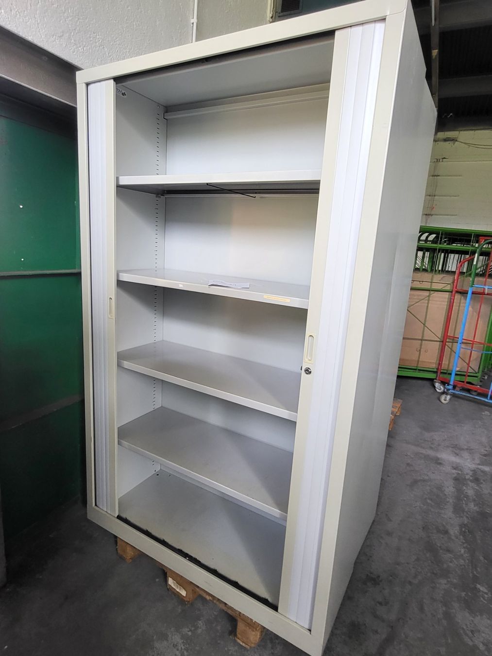 Armadi: Rolladen-Stahlschrank – Usato da Diessenhofen venduto da Osio 1