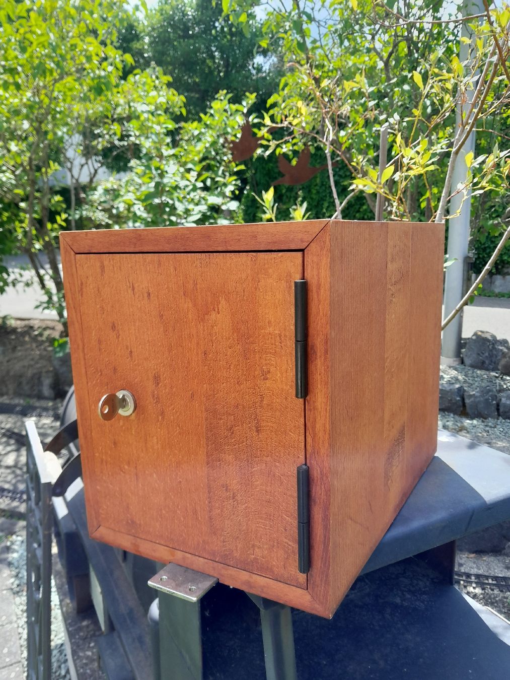 Sonstige Dekorationen & Accessoires: Kleine abschliessbare Holzkiste – Gebraucht aus Aadorf von Hyperkomp