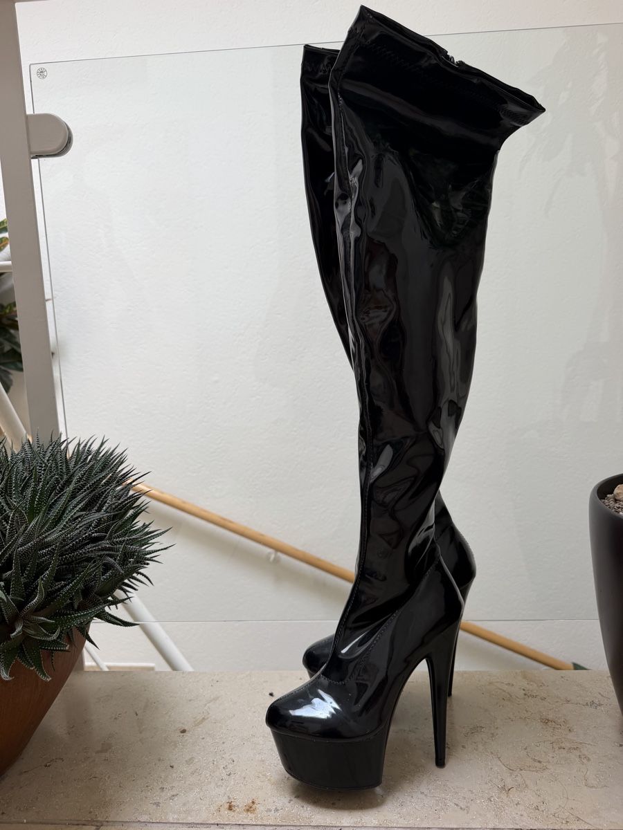 Scarpe da donna: Stiefel Lackoptik schwarz  Damen plateau – Nuovo (secondo la descrizione) da Oberentfelden venduto da Aidan1981