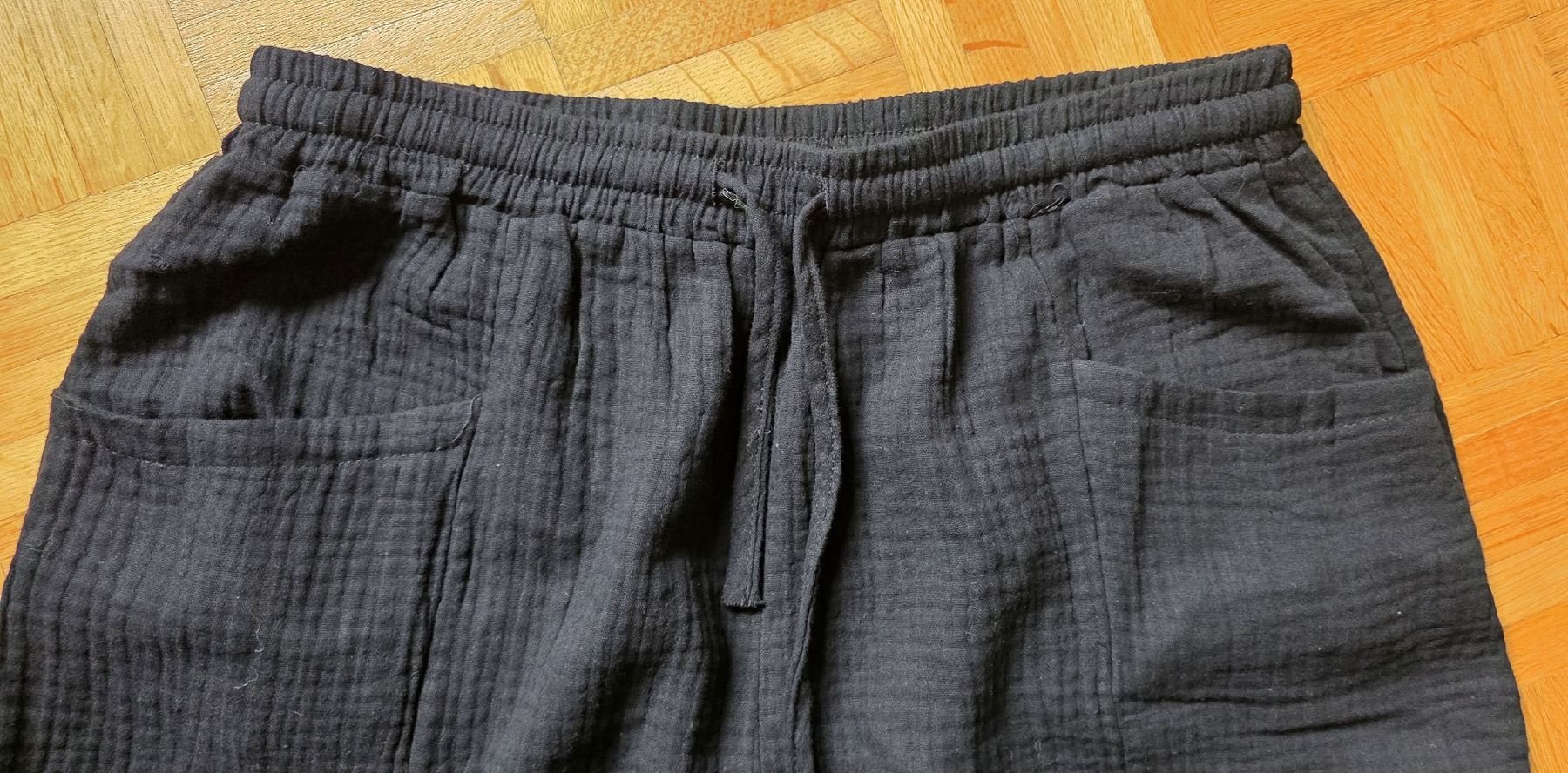 Pantaloni: Pantalon noir coton Taille L – Usato da Yverdon-les-Bains venduto da van_dq65 5