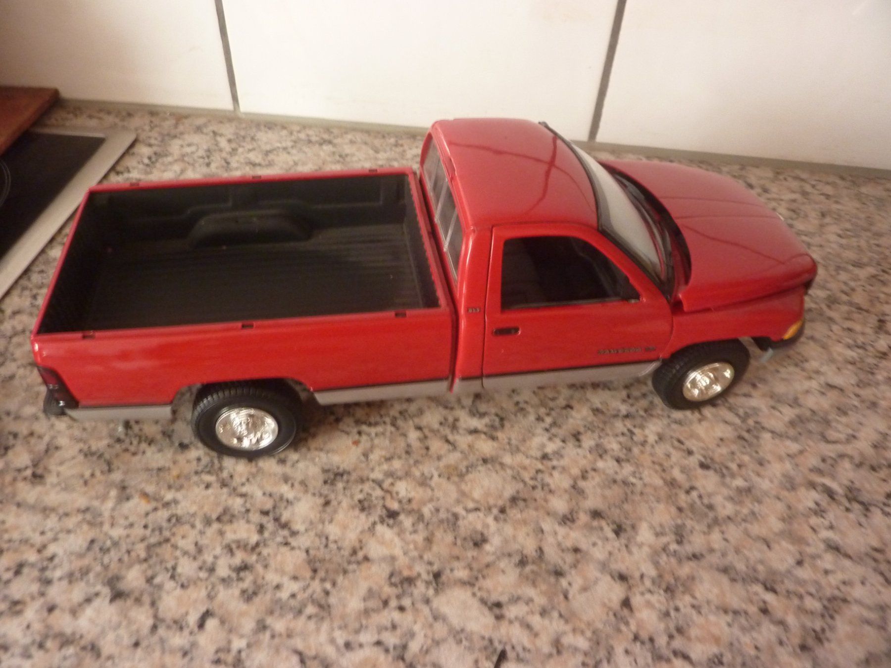 Dodge Modellini d'auto: DODGE RAM – Usato da Balsthal venduto da bouteliee