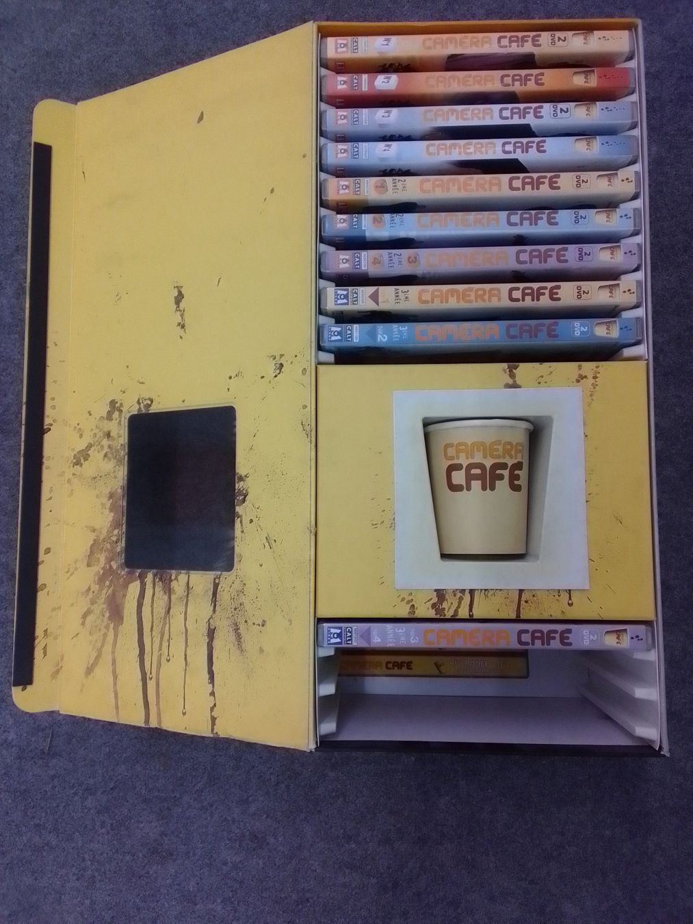 Tutti i DVDs: Camera Café La Machine à DVD Edition Limitée – Usato da Préverenges venduto da gga_f9hf 2