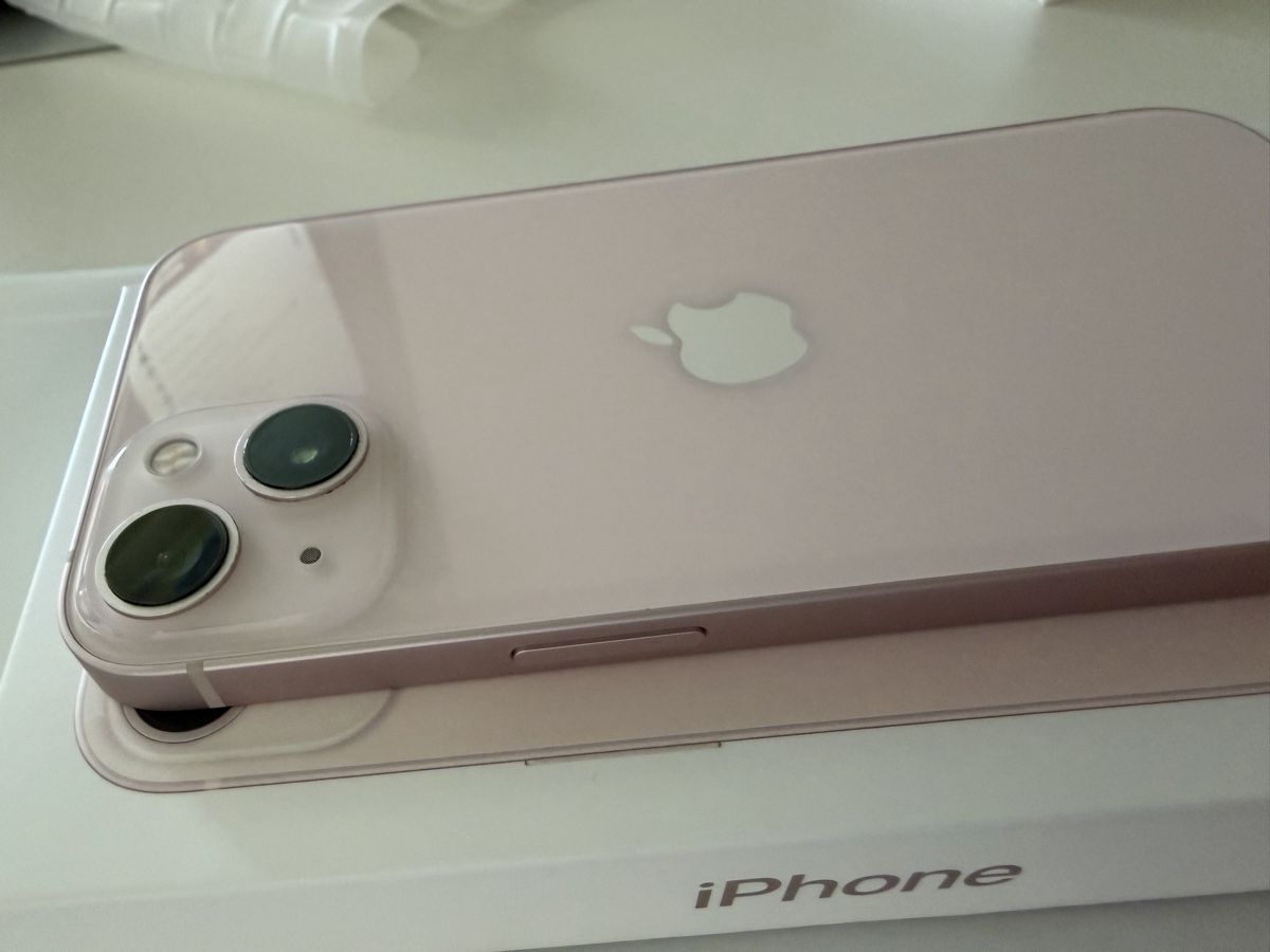 Apple Telefoni cellulari / Smartphones: Apple iPhone 13 Pink with accessories – Usato da Hedingen venduto da luk_d9sh 2