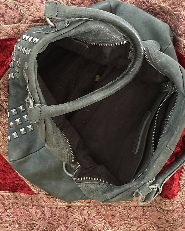 Liebeskind Taschen für Damen: Handtasche mit Nieten – Gebraucht aus Bergdietikon von ulr_r9x5 2
