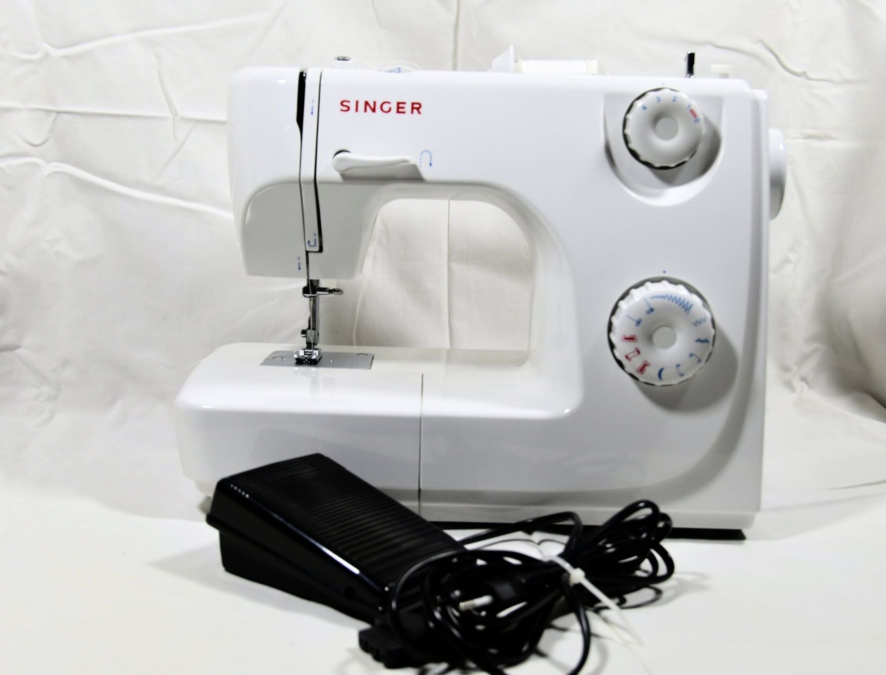 Singer Macchine da cucire: SINGER Nähmaschine Modell 8280 – Usato da Lohn-Ammannsegg venduto da Keyflower