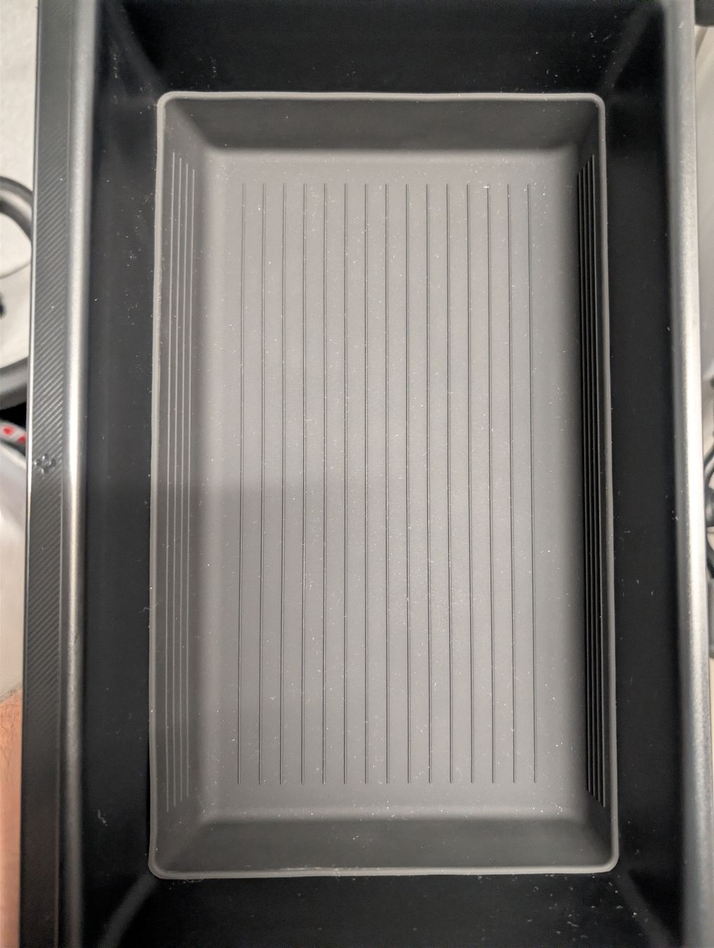 Tesla Alle Ersatzteile: SPIGEN Tesla Model Y Under Seat Storage Box – Gebraucht aus Dübendorf von and3reas 4