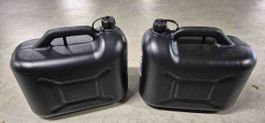 2 Kunststoff Kanister schwarz 20 Liter neuwertig