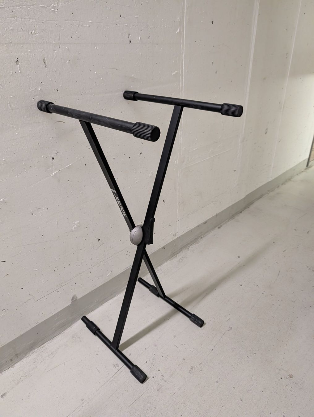 Strumenti musicali: Keyboard Ständer  in der Höhe verstellbar – Usato da Pfäffikon ZH venduto da Gabriel64 1