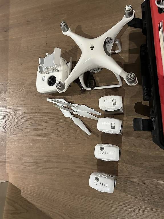 Modellismo RC: DJI Phantom 4 Drone Set mit Koffer & 4 Akkus – Usato da Zürich venduto da lou_5bpd 1