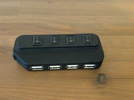 4 Port USB Hub mit individuellen Ein/Ausschalt und Kabelset