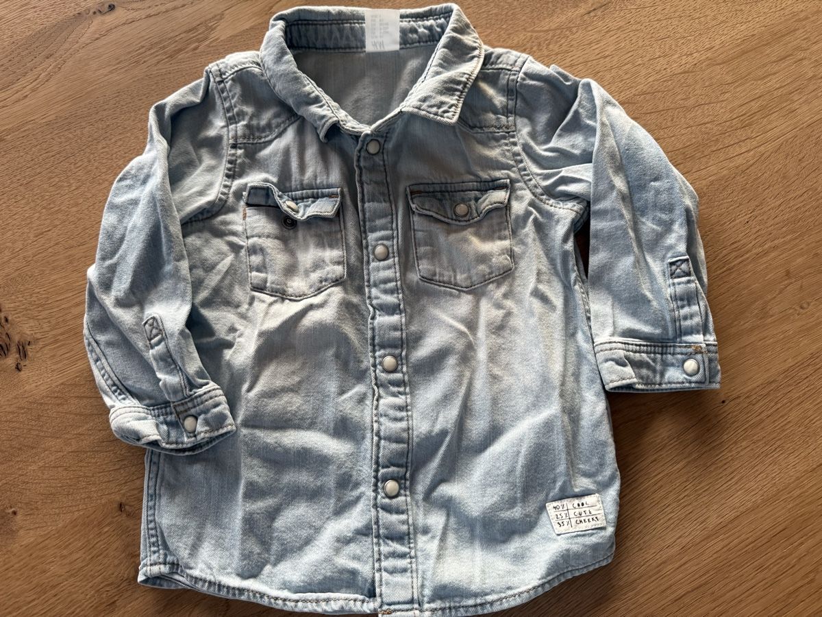 H&M Camicie, Top & T-shirt: Jeanshemd von H&M Grösse 80 – Usato da Goldswil venduto da Fisel
