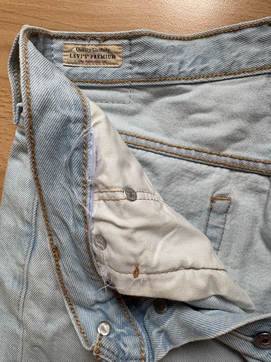 Levi's Jeans: Levi Strauss & Co hellblaue Jeans Shorts – Usato da Wädenswil venduto da ich654321 2
