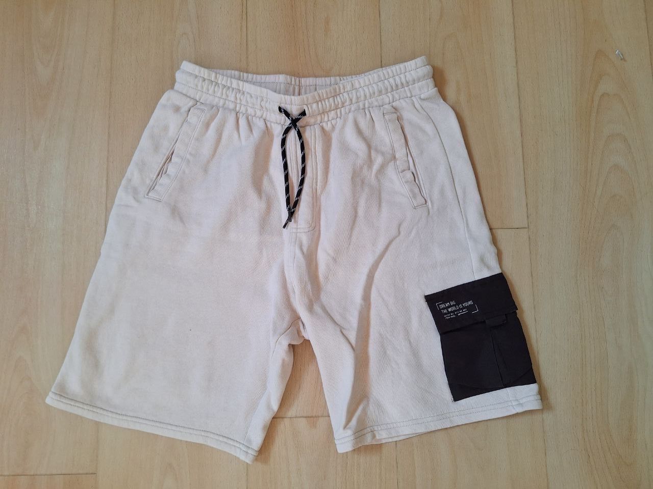 H&M Pantaloni: H&M Shorts Gr. 170 – Usato da Zürich venduto da Iambarbara