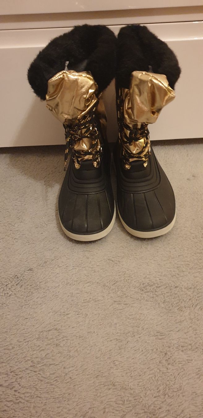 Chaussures femmes: Neu bottes hiver 39/40 – Neuf (Voir description) à Fribourg par mal_8zjh 2