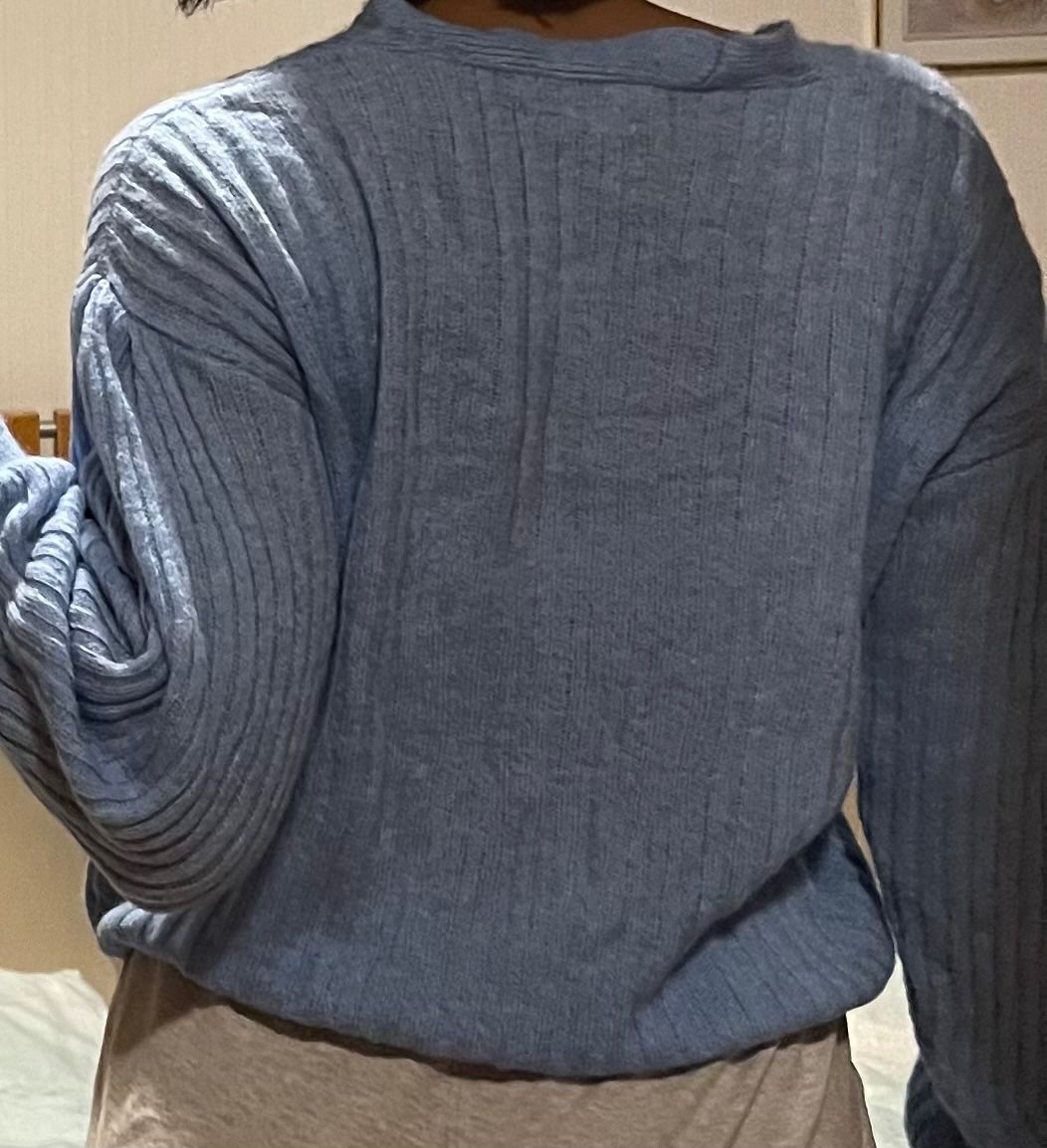 Jacken: Helle Strickjacke mit Puffärmeln, Grösse M – Neu (gemäss Beschreibung) aus Zürich von celineaceline 1