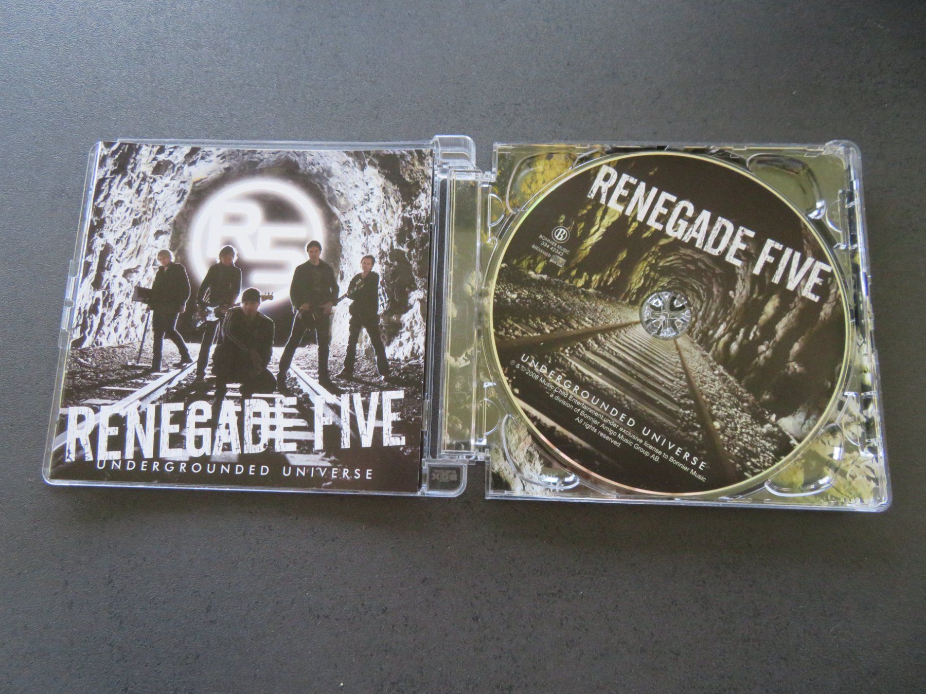 CD: RENEGADE FIVE Undergrounded Universe 2008 HARD ROCK CD – Usato da Niederbipp venduto da Onyx32