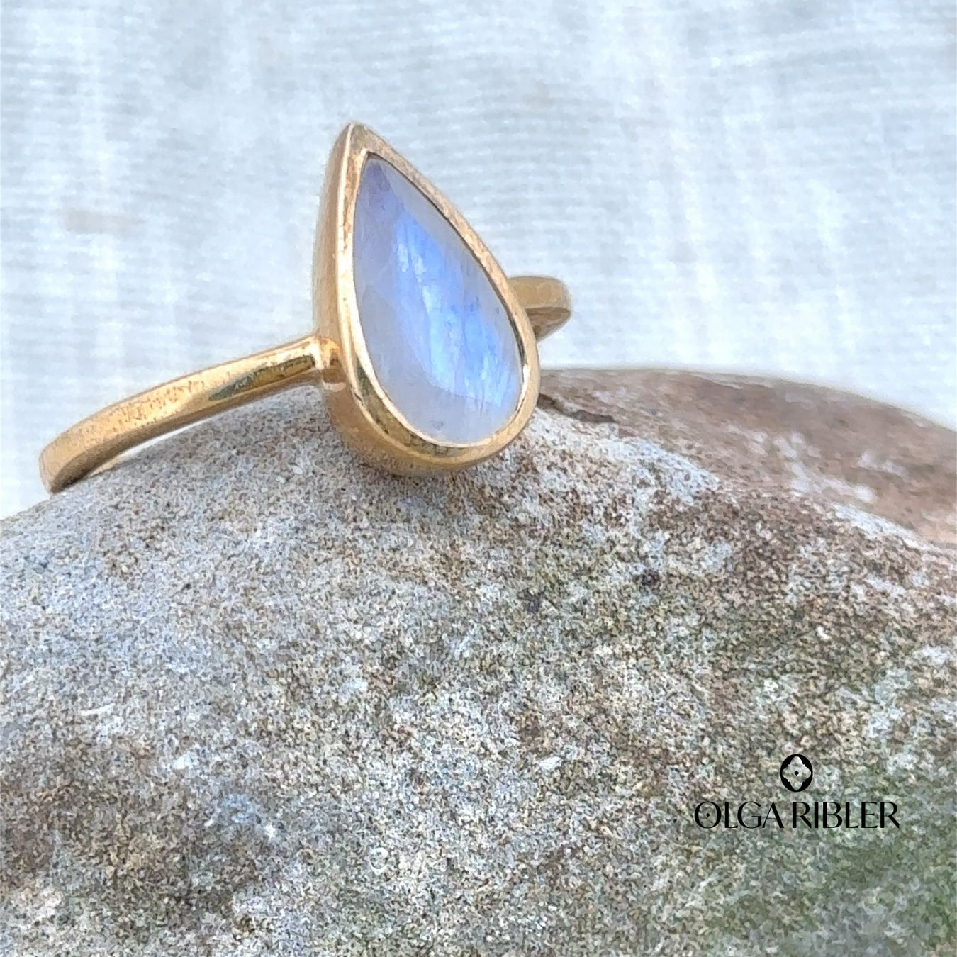 Olga Ribler Anelli: Feiner Ring 925 Sterling Silber mit Mondstein Grösse  62 – Nuovo (secondo la descrizione) da Luzern venduto da Schmuckoutlet