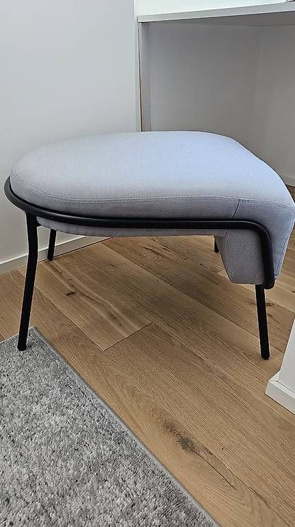 Sgabelli: Hocker grau/schwarz – Usato da Hausen am Albis venduto da twotwo8