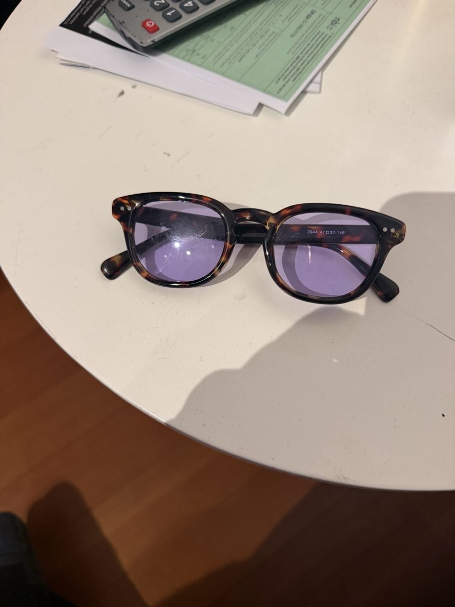 Brillen & Gläser: Sonnenbrille mit lila gläsern – Gebraucht aus Gerlafingen von dav_d6m7