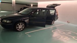 Superb Volvo V 70 2,5 zu verkaufen