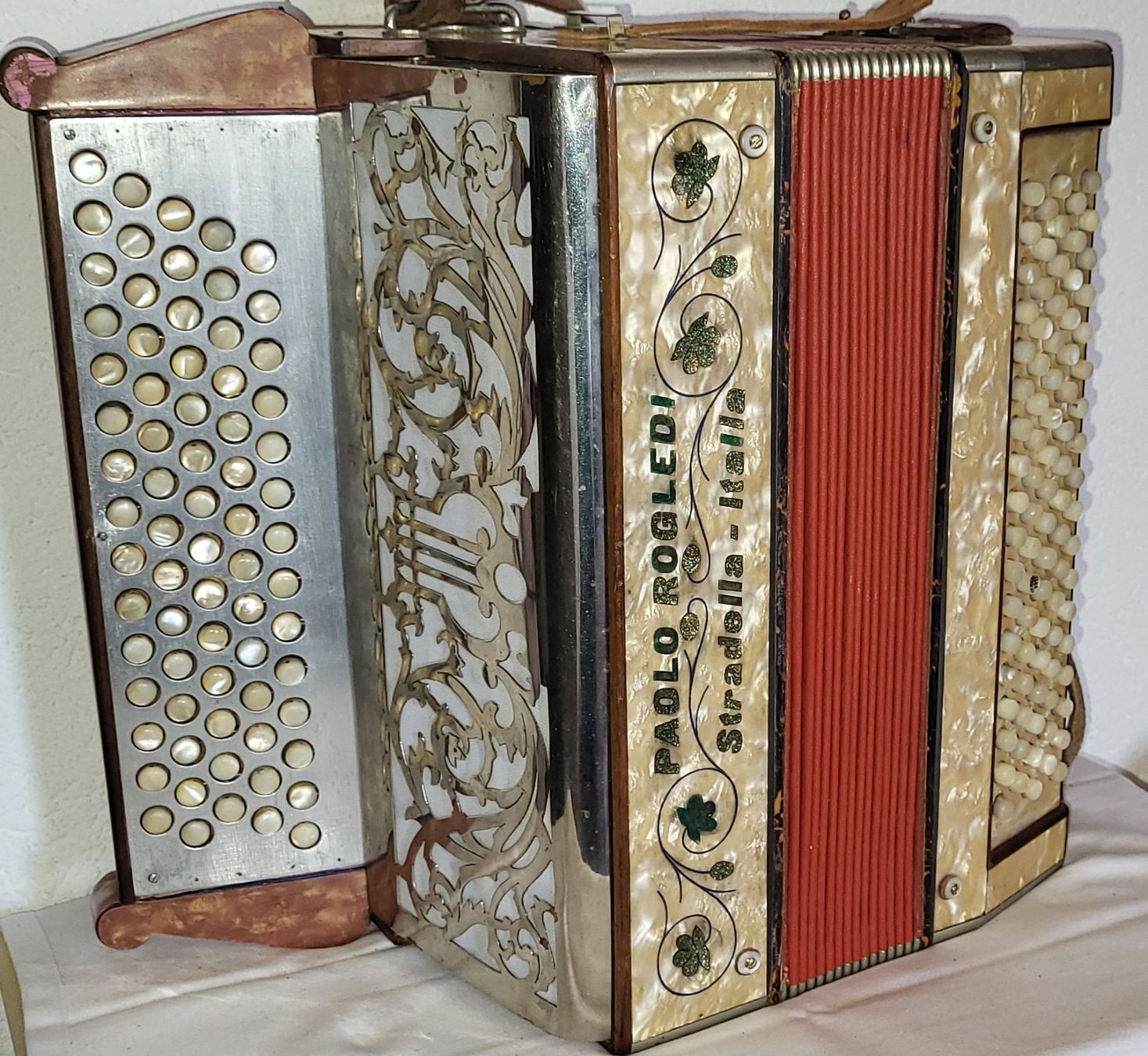 Strumenti musicali: Accordéon Paolo Rogledi stradella – Usato da Penthalaz venduto da EvandroLuz