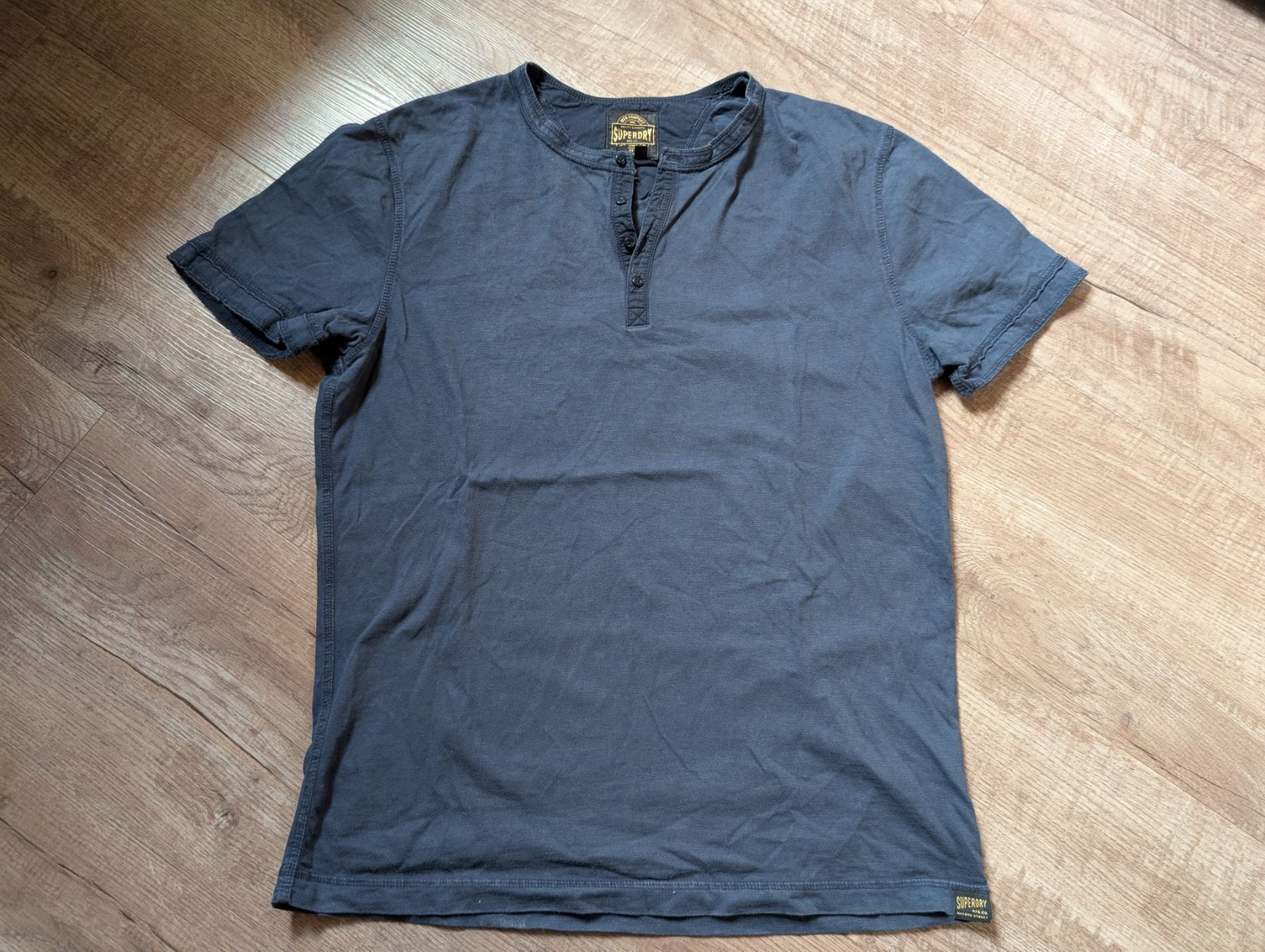 Superdry T-Shirts: T-shirt Super Dry L – Gebraucht aus Zermatt von msz_nb9h