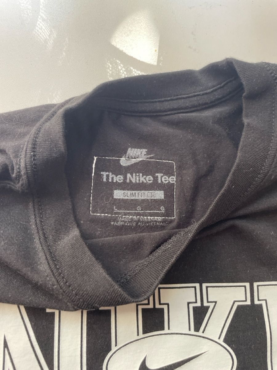 Nike T-shirt: Nike T-Shirt Schwarz – Usato da Hägglingen venduto da _Mel4nie_ 1