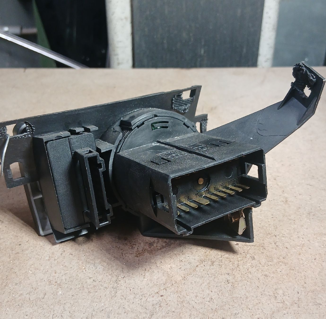 Audi Tutti pezzi di ricambio auto: Commande de phare Audi A6 1997-2004  – Usato da la heutte venduto da Auto-stock 1